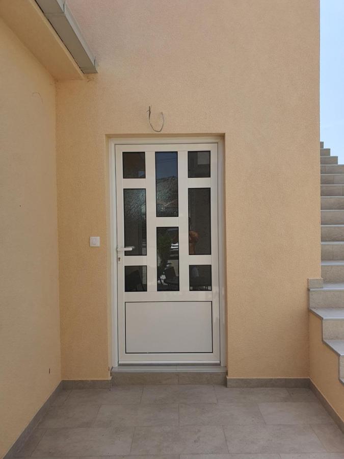 Apartman Tolosi Podgoriţa Exterior foto