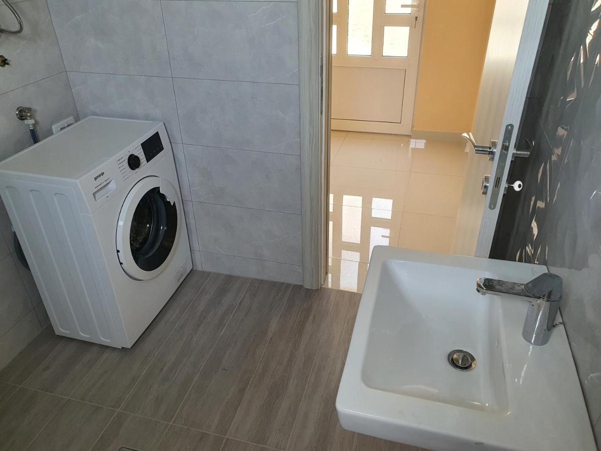 Apartman Tolosi Podgoriţa Exterior foto