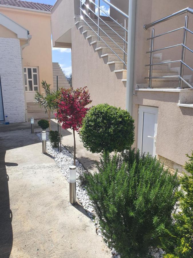 Apartman Tolosi Podgoriţa Exterior foto