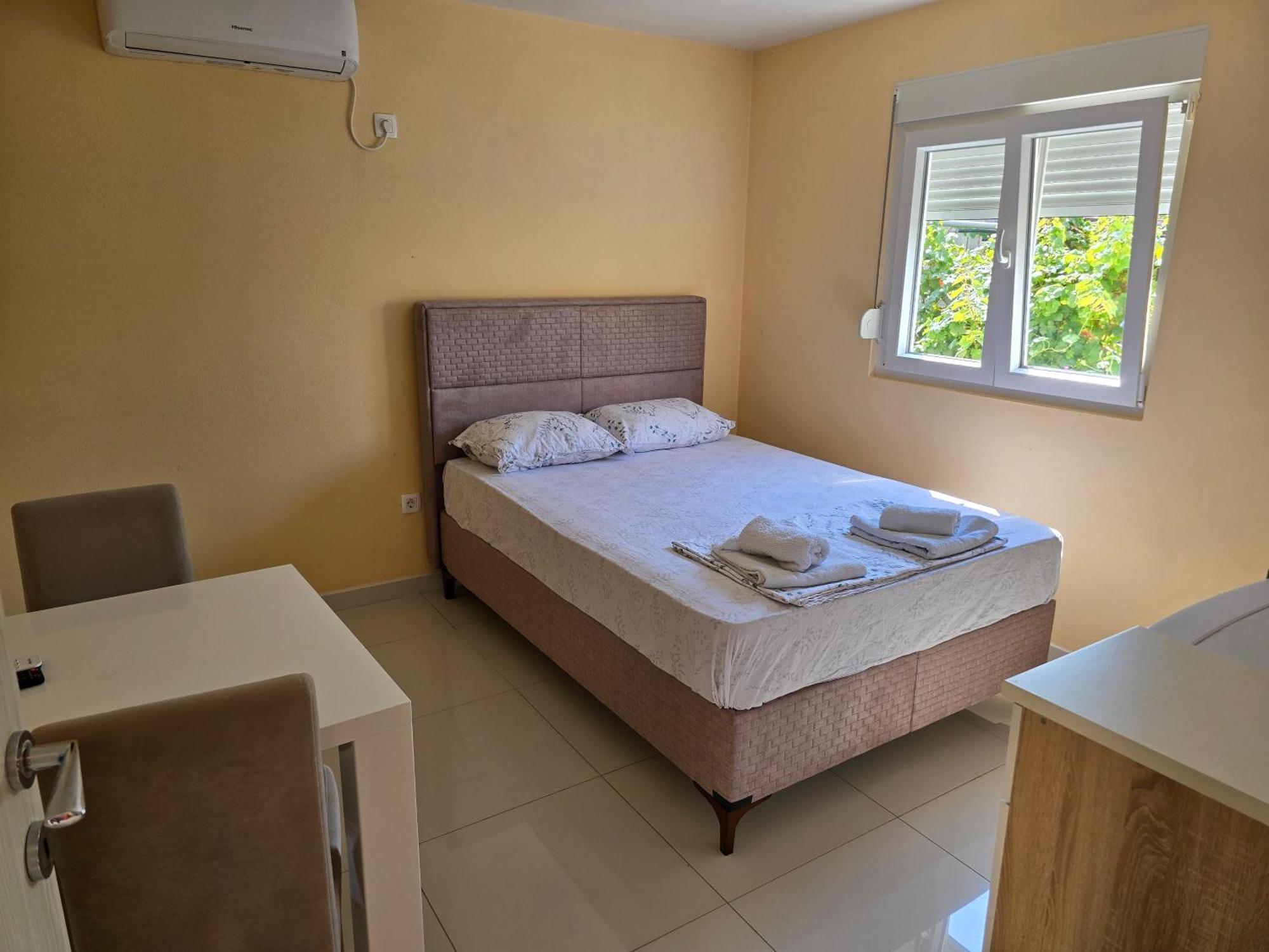 Apartman Tolosi Podgoriţa Exterior foto
